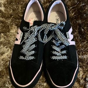 Mondani Black and Pink Sneakers with Classic Design